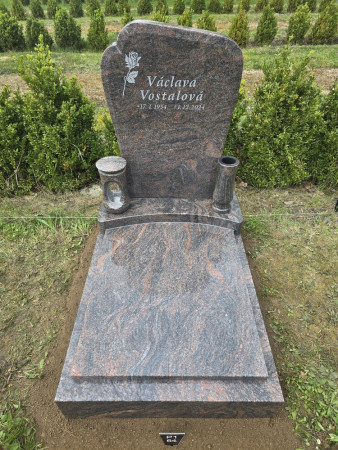 Urnový hrob leštěná žula.jpg